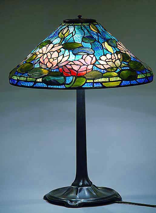 Leaded Glass & Bronze Tiffany lamp