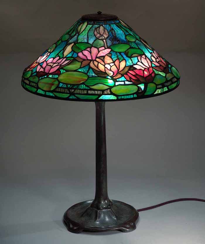 Leaded Glass & Bronze Tiffany lamp