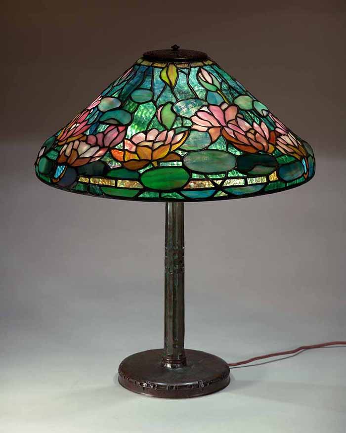 Leaded Glass & Bronze Tiffany lamp