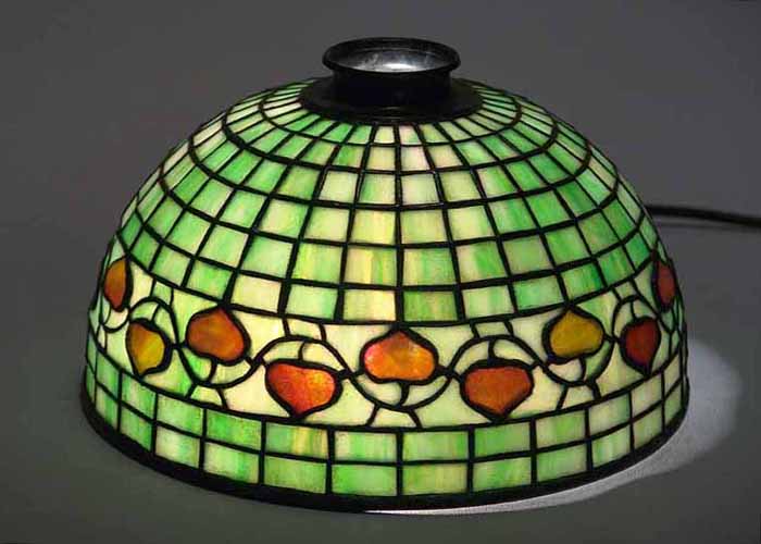 LEADED GLASS AND BRONZE TIFFANY LAMP