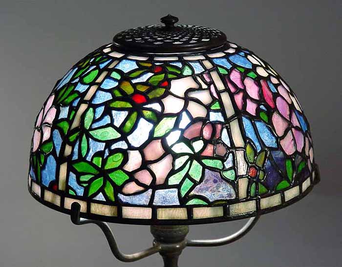 Leaded Glass & Bronze Tiffany lamp