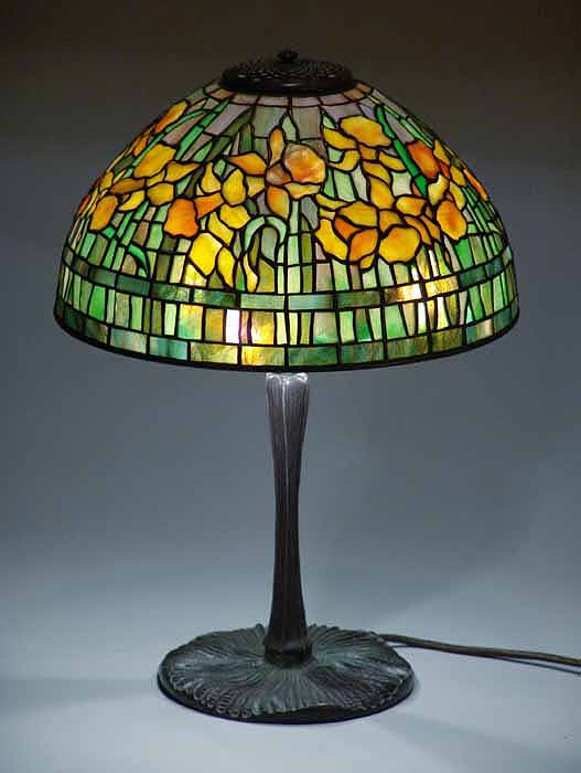14" Daffodil Tiffany Lamp No. 1426 on Mushroom base