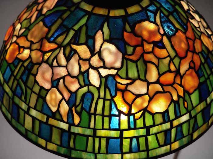 Leaded Glass & Bronze Tiffany lamp