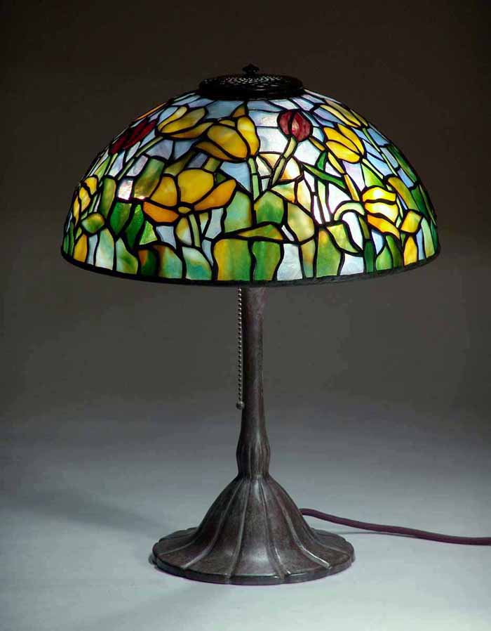 Leaded Glass & Bronze Tiffany lamp