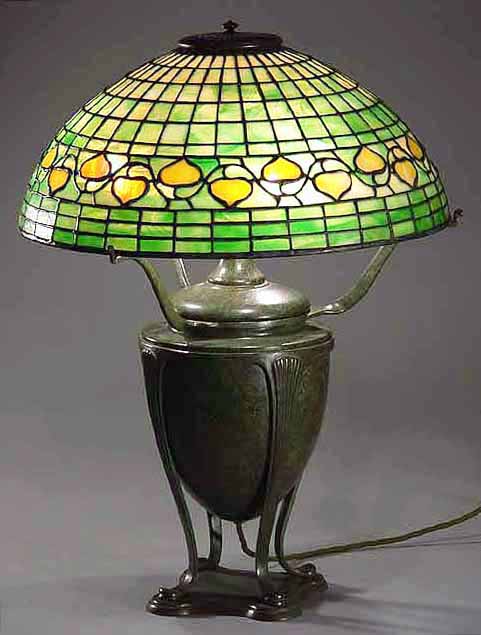 Leaded Glass & Bronze Tiffany lamp