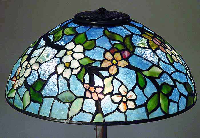 Leaded Glass & Bronze Tiffany lamp