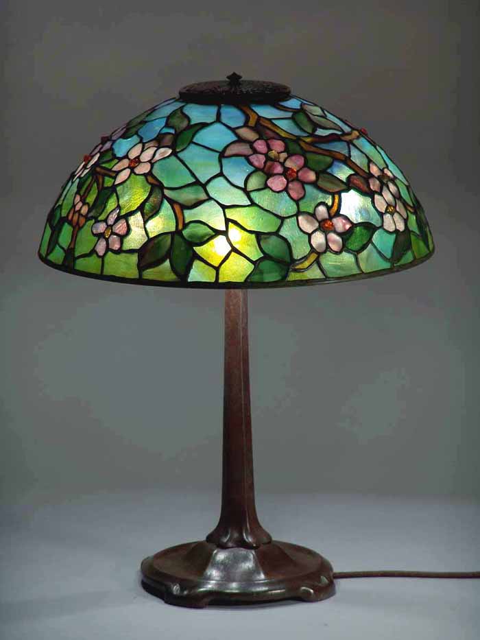 Leaded Glass & Bronze Tiffany lamp