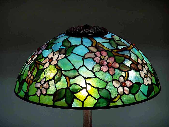 Leaded Glass & Bronze Tiffany lamp