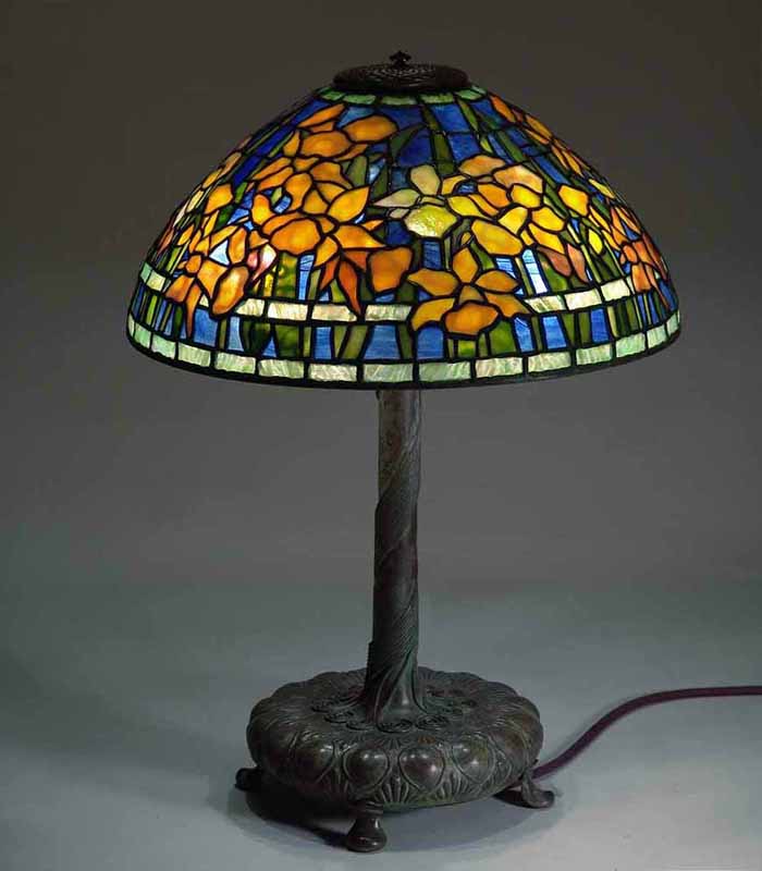 16" Daffodil Leaded glass and Bronze Tiffany Lamp #1449