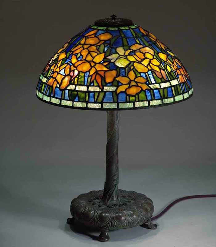 16" Daffodil Leaded glass and Bronze Tiffany Lamp #1449