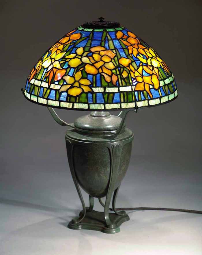 Leaded Glass & Bronze Tiffany lamp