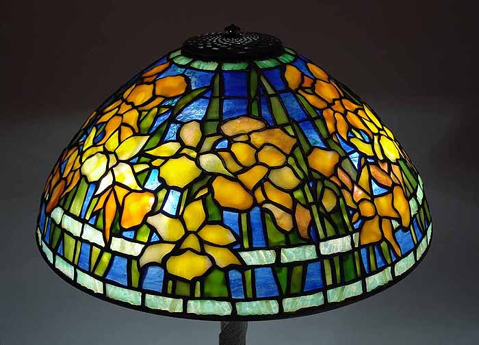 Leaded Glass & Bronze Tiffany lamp