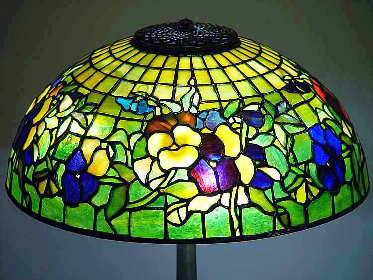 Leaded Glass & Bronze Tiffany lamp