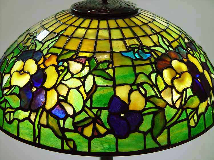 Leaded Glass & Bronze Tiffany lamp