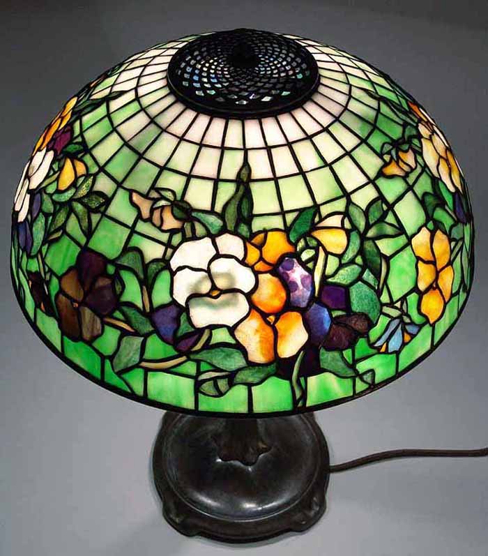 Leaded Glass & Bronze Tiffany lamp