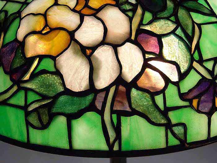 Leaded Glass & Bronze Tiffany lamp