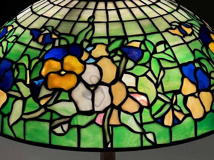 16In Pansy Leaded Glass and bronze Tiffany Lamp