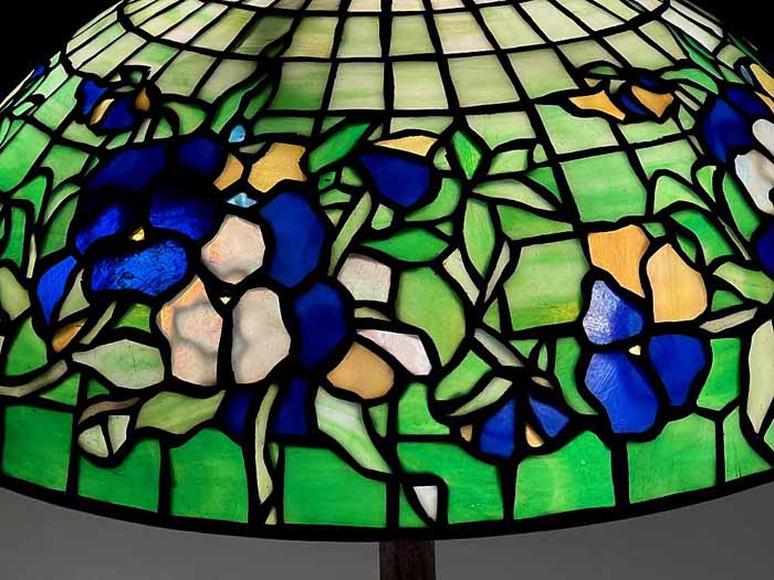 16In Pansy Leaded Glass and bronze Tiffany Lamp