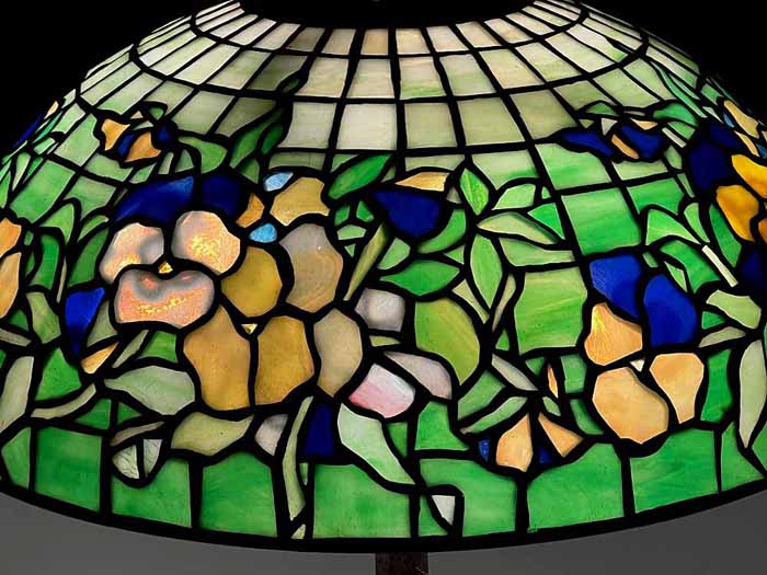 16In Pansy Leaded Glass and bronze Tiffany Lamp