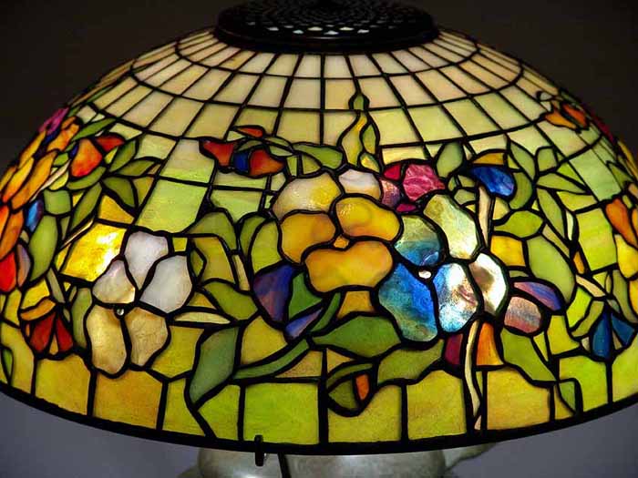 Leaded Glass & Bronze Tiffany lamp