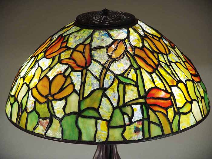 Leaded Glass & Bronze Tiffany lamp