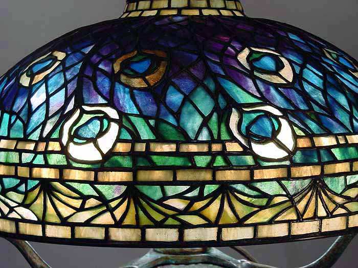 Leaded Glass & Bronze Tiffany lamp