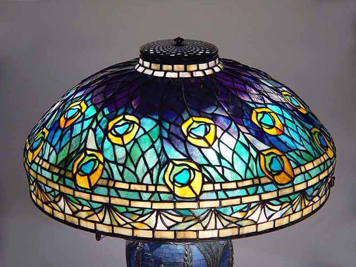 Leaded Glass & Bronze Tiffany lamp