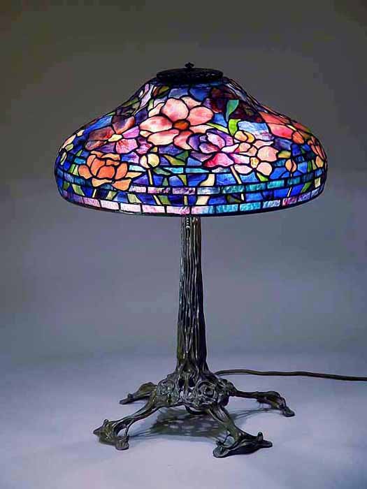 Leaded Glass & Bronze Tiffany lamp