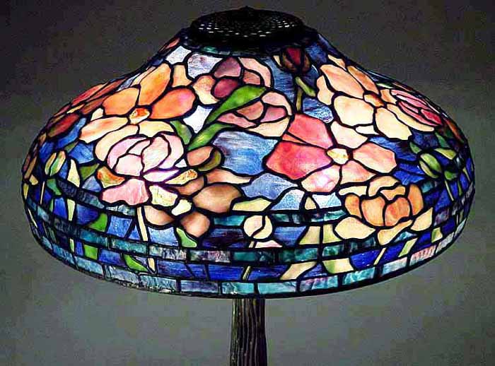 Leaded Glass & Bronze Tiffany lamp