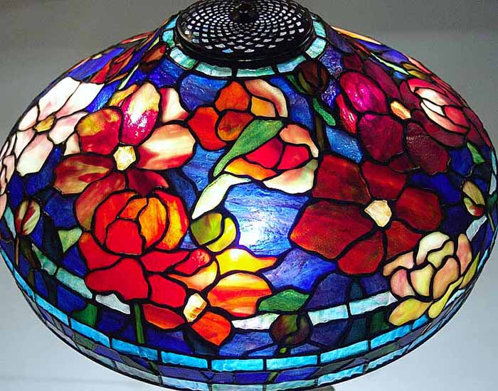 Leaded Glass & Bronze Tiffany lamp