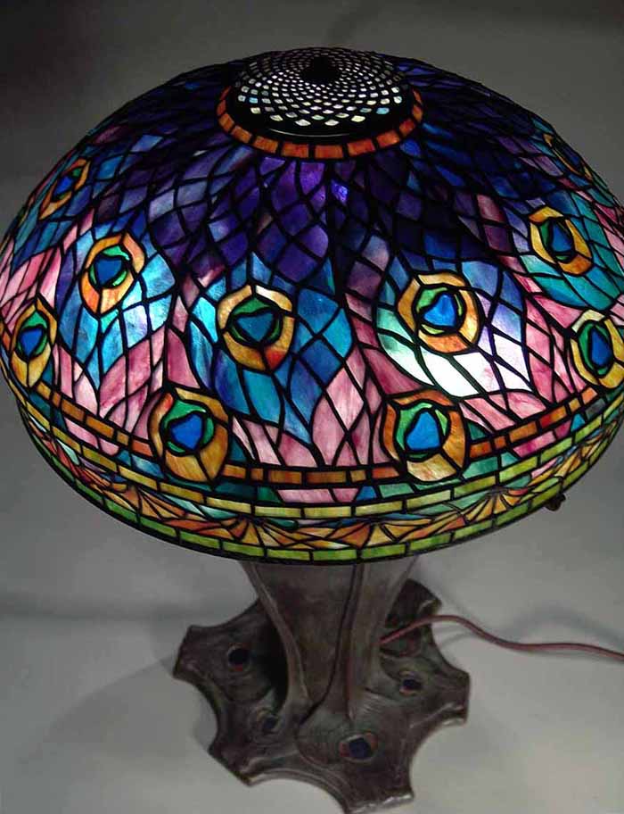 Leaded Glass & Bronze Tiffany lamp