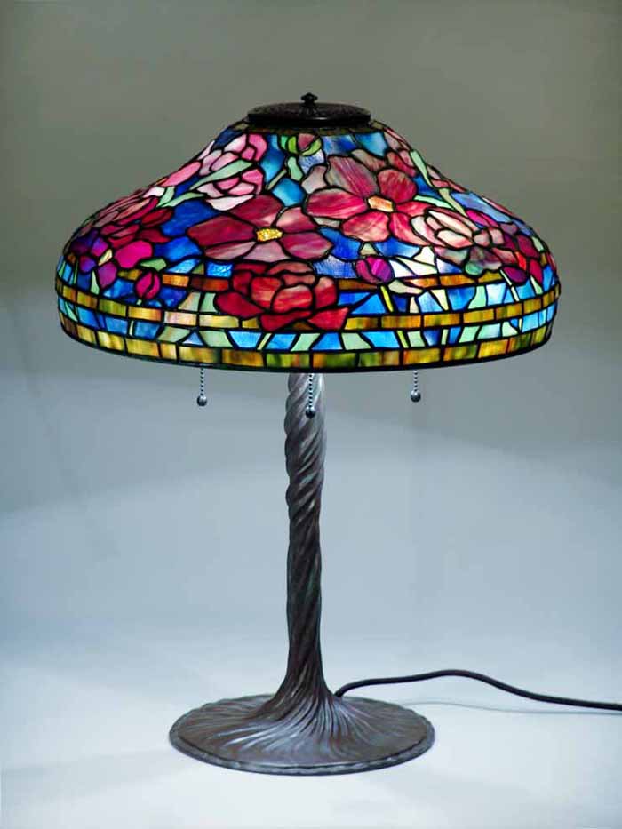 LEADED GLASS AND BRONZE TIFFANY LAMP