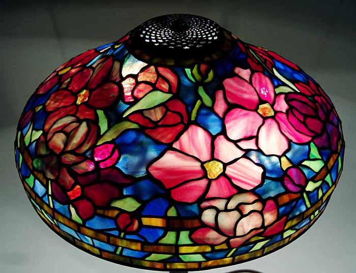 Leaded Glass & Bronze Tiffany lamp