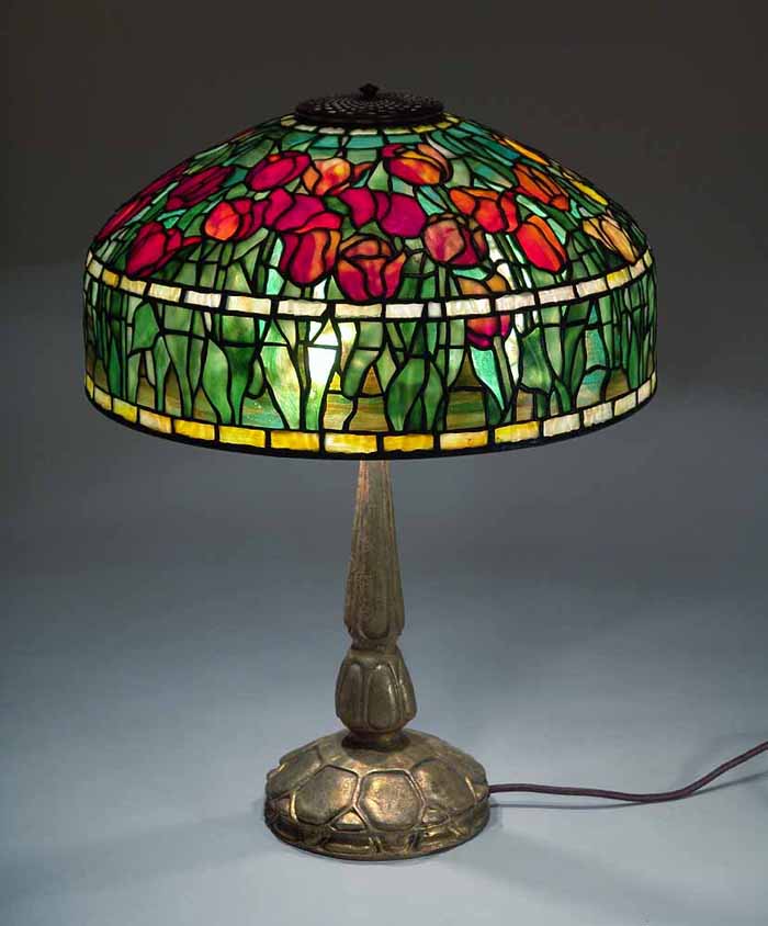 18" TULIP LEADED GLASS AND BRONZE TIFFANY LAMP