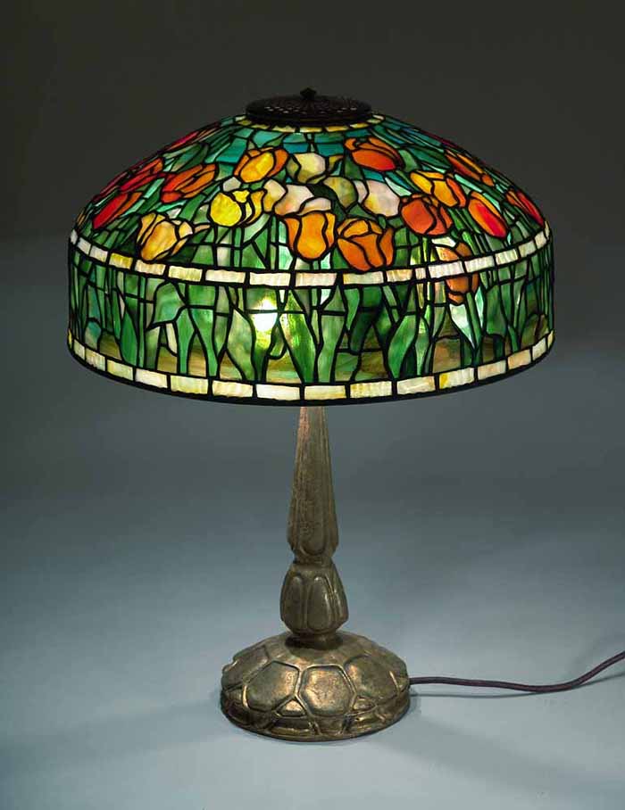 Leaded Glass & Bronze Tiffany lamp