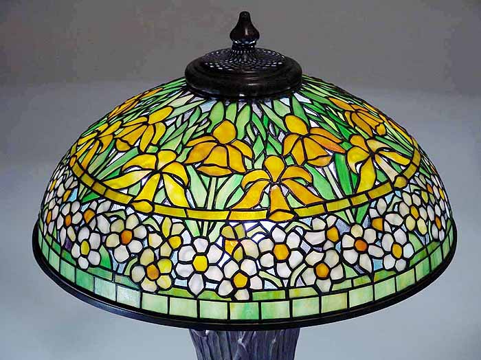 Leaded Glass & Bronze Tiffany lamp