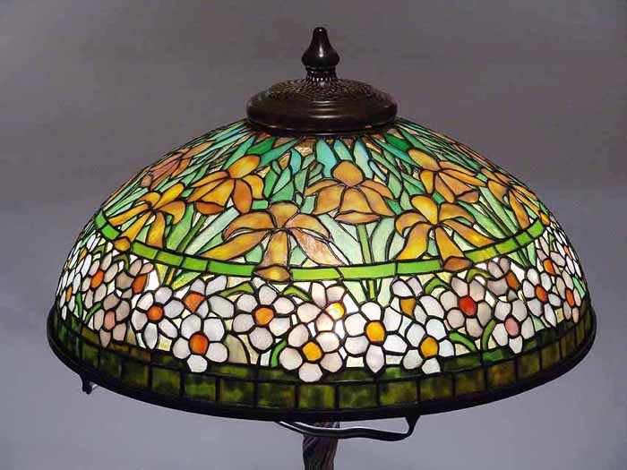 Leaded Glass & Bronze Tiffany lamp