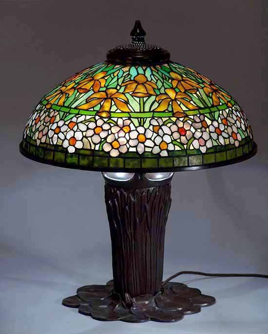 Leaded Glass & Bronze Tiffany lamp