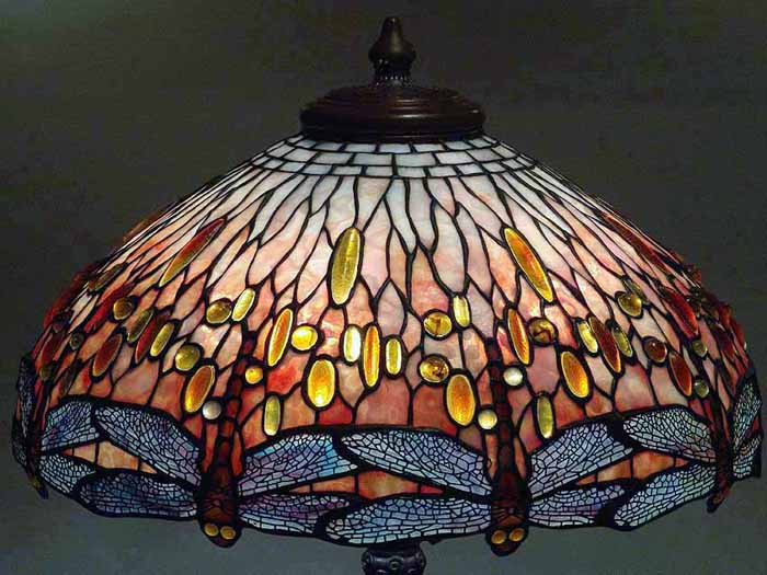 Leaded Glass & Bronze Tiffany lamp