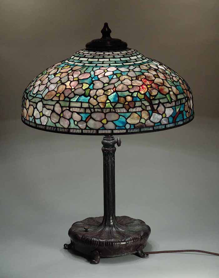 Leaded Glass & Bronze Tiffany lamp