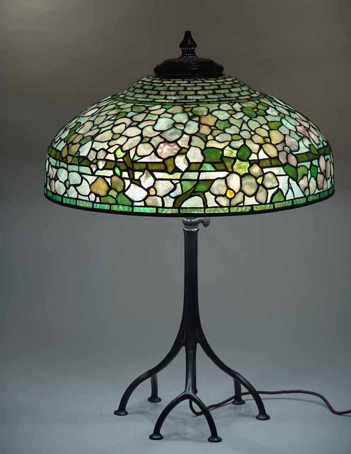 Leaded Glass & Bronze Tiffany lamp