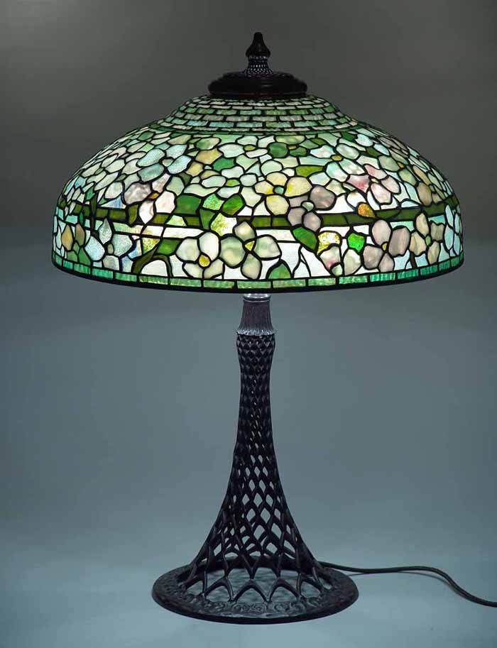 Leaded Glass & Bronze Tiffany lamp