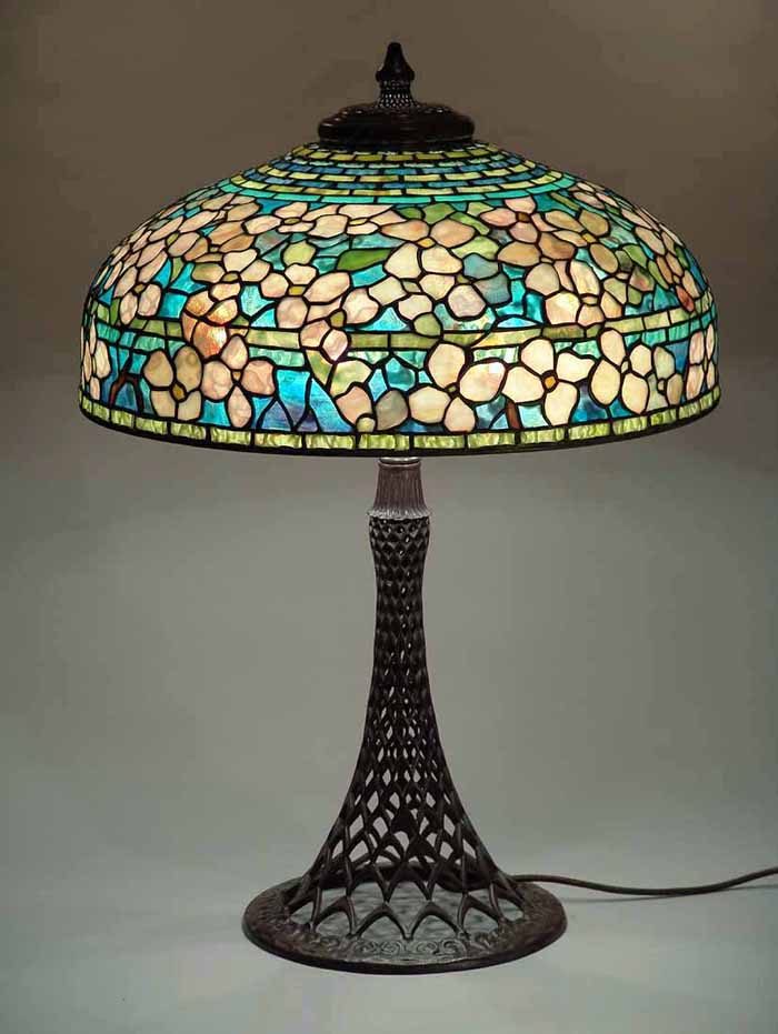 Leaded Glass & Bronze Tiffany lamp