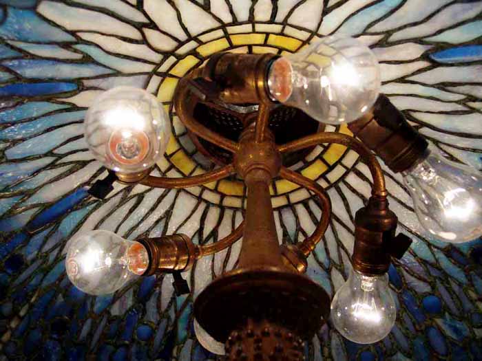 Leaded Glass & Bronze Tiffany lamp