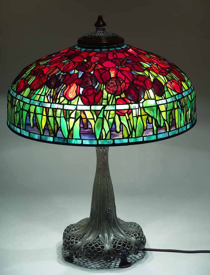 LEADED GLASS AND BRONZE TIFFANY LAMP