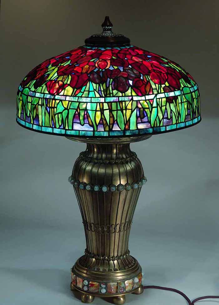 Leaded Glass & Bronze Tiffany lamp