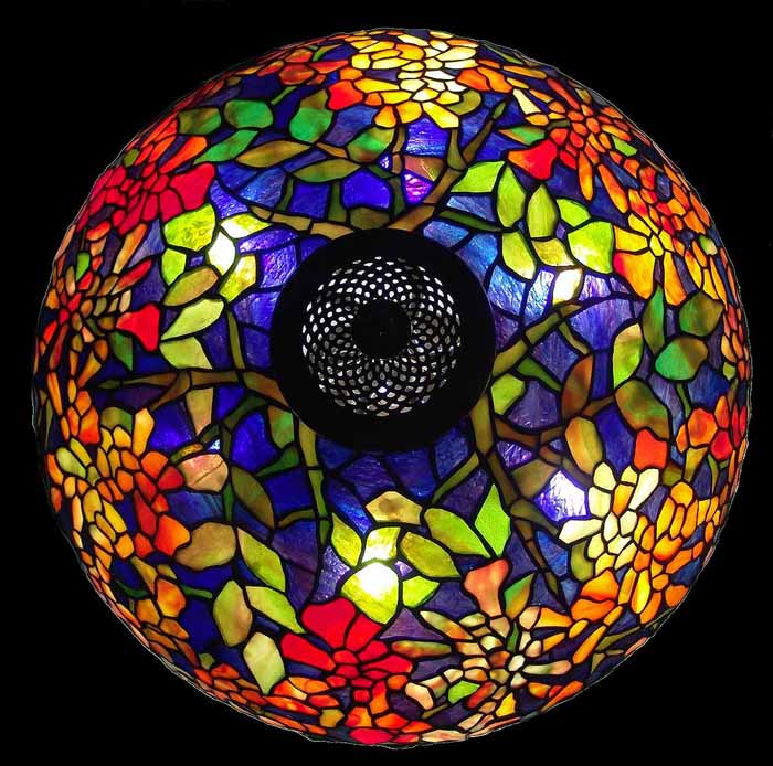 Leaded Glass & Bronze Tiffany lamp