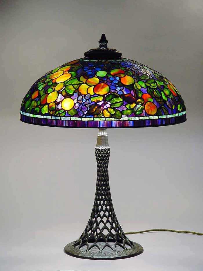 Leaded Glass & Bronze Tiffany lamp