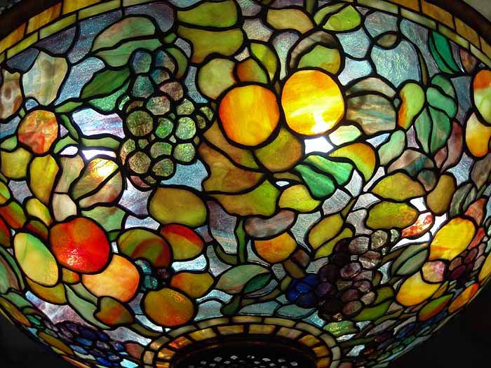 Leaded Glass & Bronze Tiffany lamp