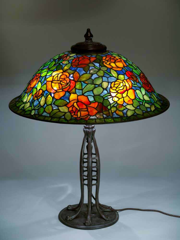 Leaded Glass & Bronze Tiffany lamp